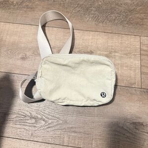 lululemon Everywhere Belt Bag